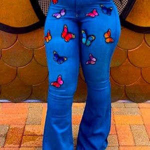 Hereeee are some really cute butterflies jeans 🦋